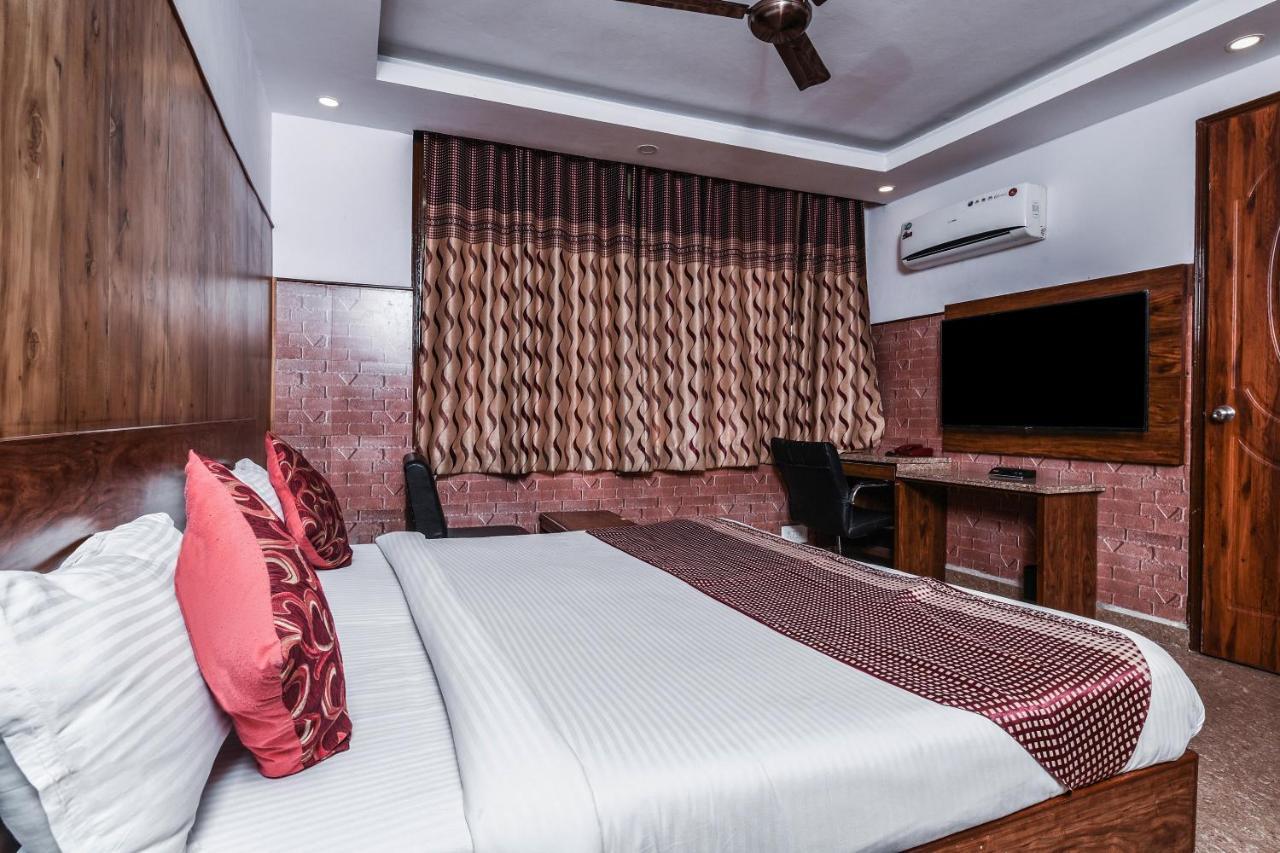 Hotel Dream Palace Laxmi Nagar Nuova Delhi Esterno foto